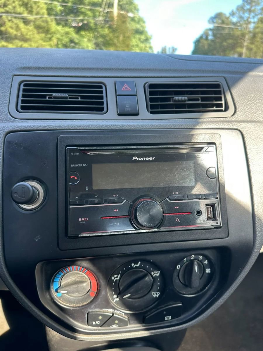 Used 2005 Ford Focus SE FWD image 9