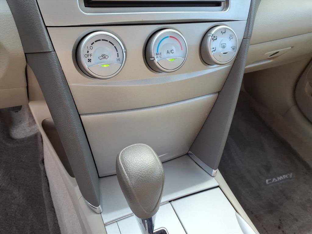Used 2010 Toyota Camry LE FWD image 33