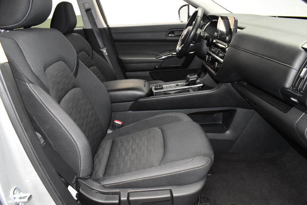 Used 2025 Nissan Pathfinder SV AWD/4WD image 22