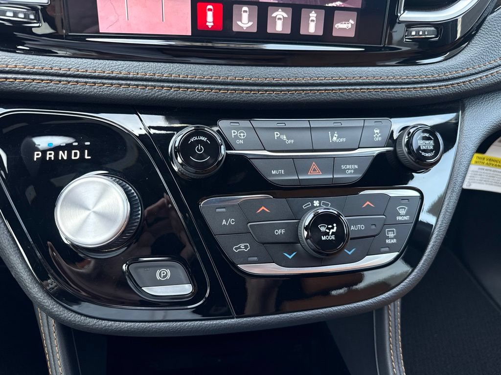 Certified 2023 Chrysler Pacifica Pinnacle FWD image 26