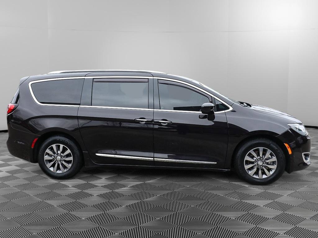 Used 2019 Chrysler Pacifica Touring-L Plus image 8
