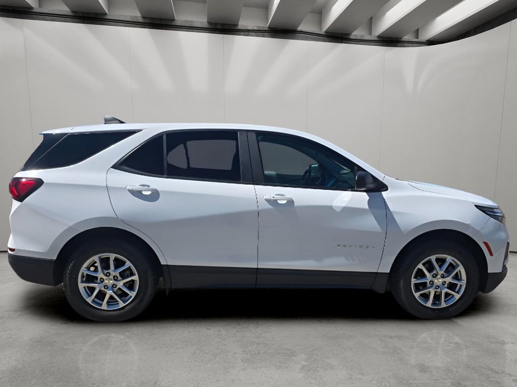 Used 2023 Chevrolet Equinox LS image 6