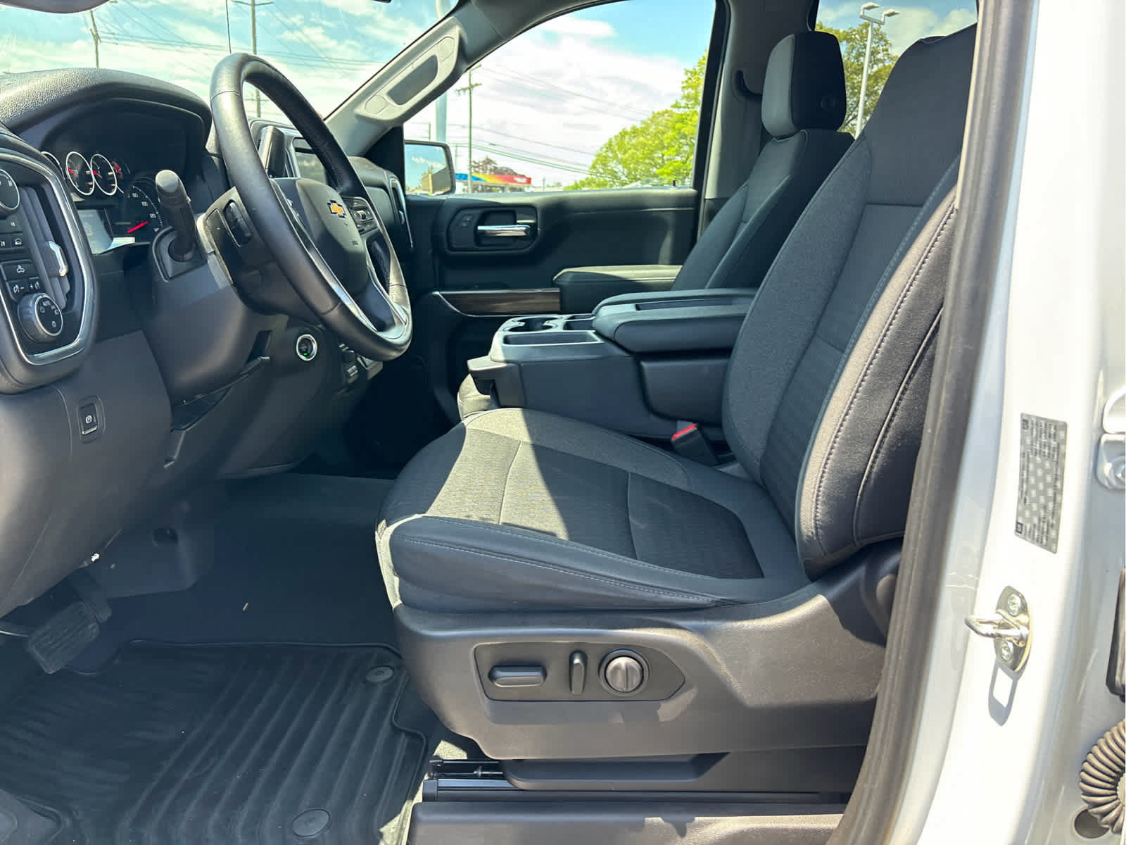 Certified 2019 Chevrolet Silverado 1500 LT w/ All-Star Edition AWD/4WD image 9