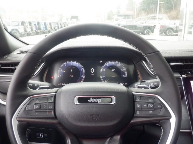 New 2025 Jeep Grand Cherokee Limited w/ Trailer Tow Package image 31