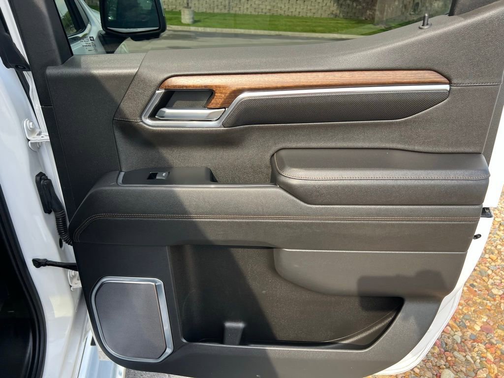 Used 2023 Chevrolet Silverado 1500 High Country w/ Technology Package image 26