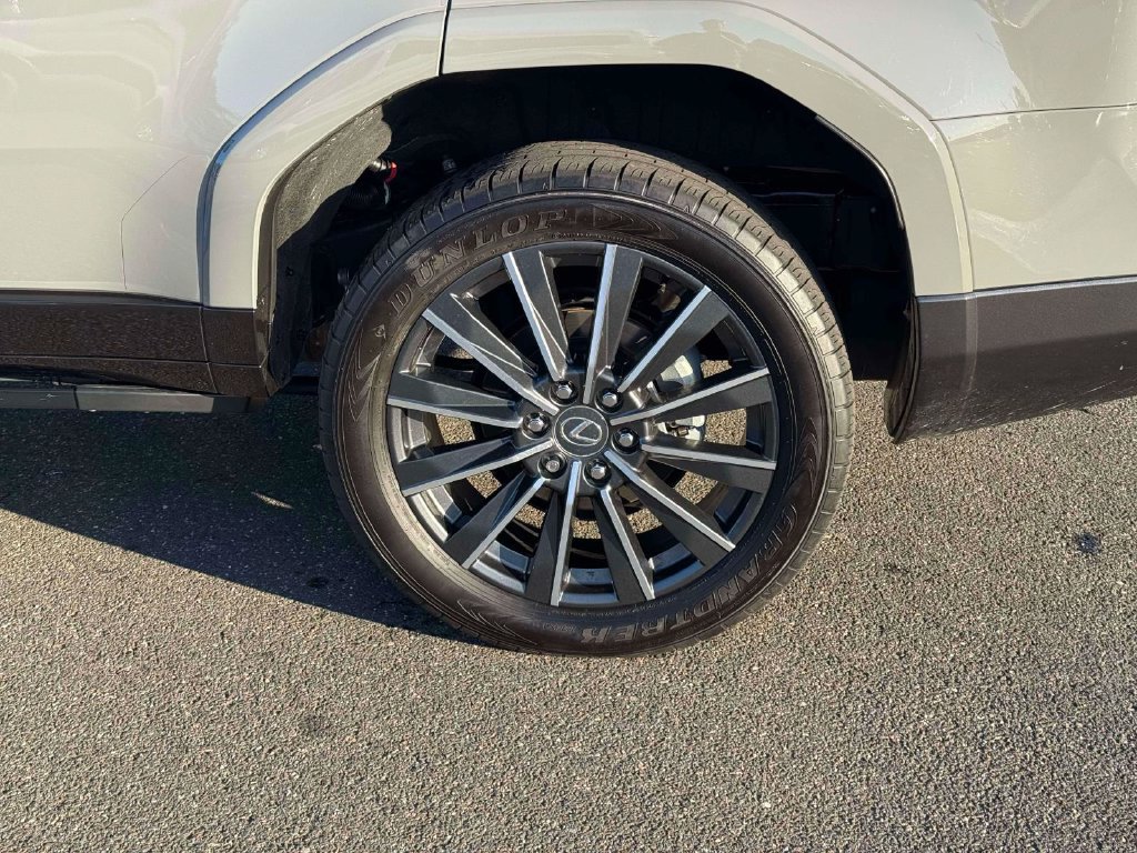 Used 2024 Lexus GX 550 AWD/4WD image 11