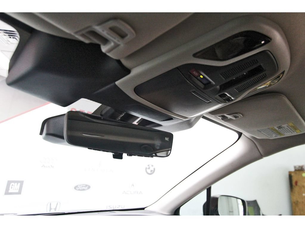 Used 2025 Subaru Outback Touring AWD/4WD image 25