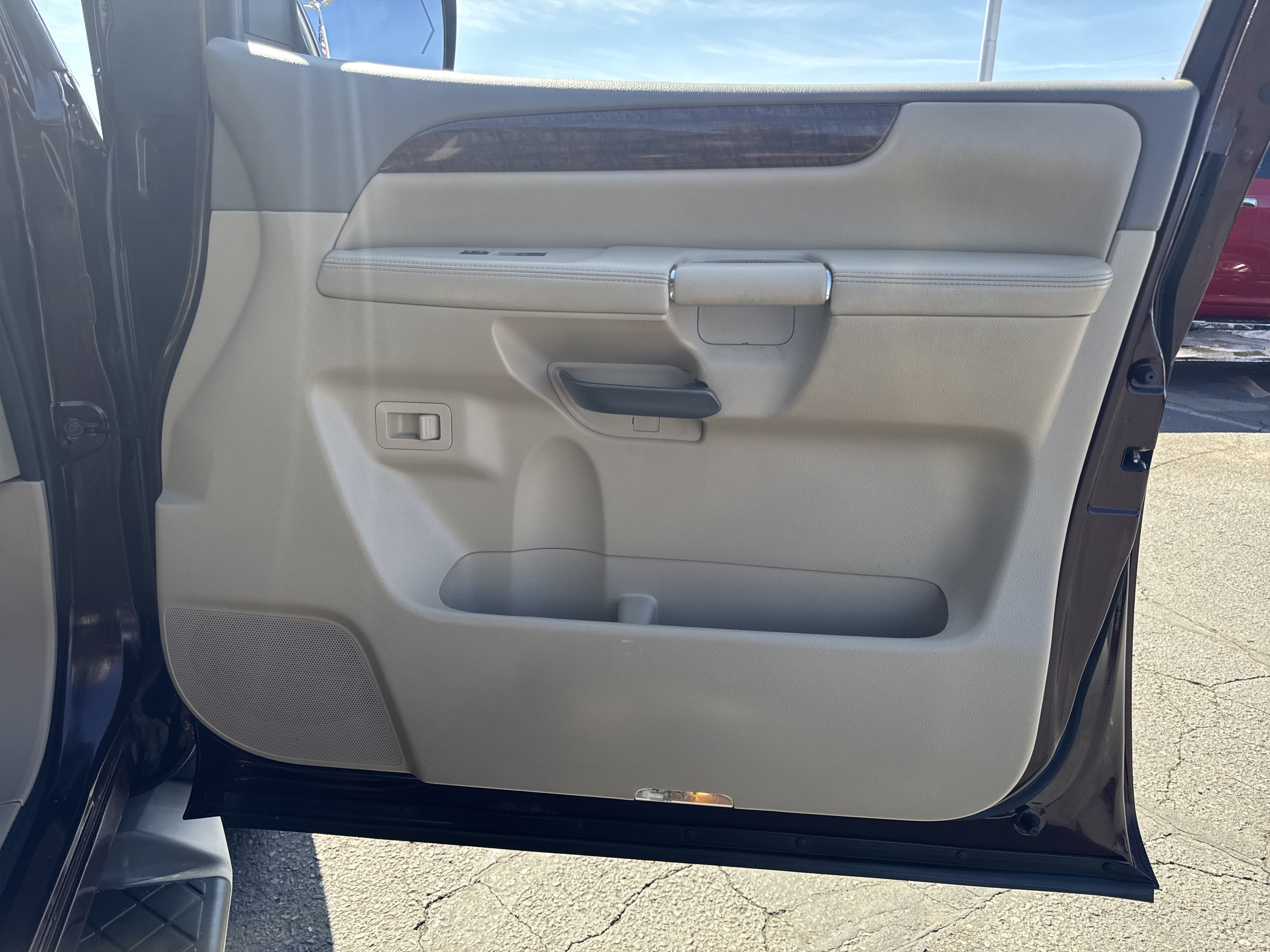 Used 2013 Nissan Armada Platinum AWD/4WD image 28