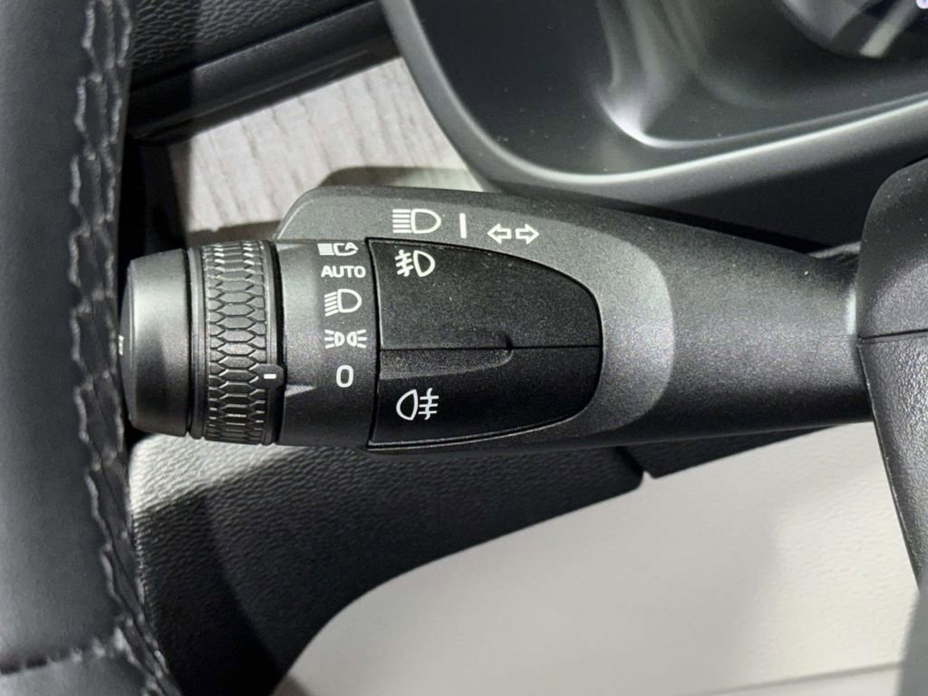 Certified 2024 Volvo XC40 B5 Ultimate w/ Protection Package Premier AWD/4WD image 28