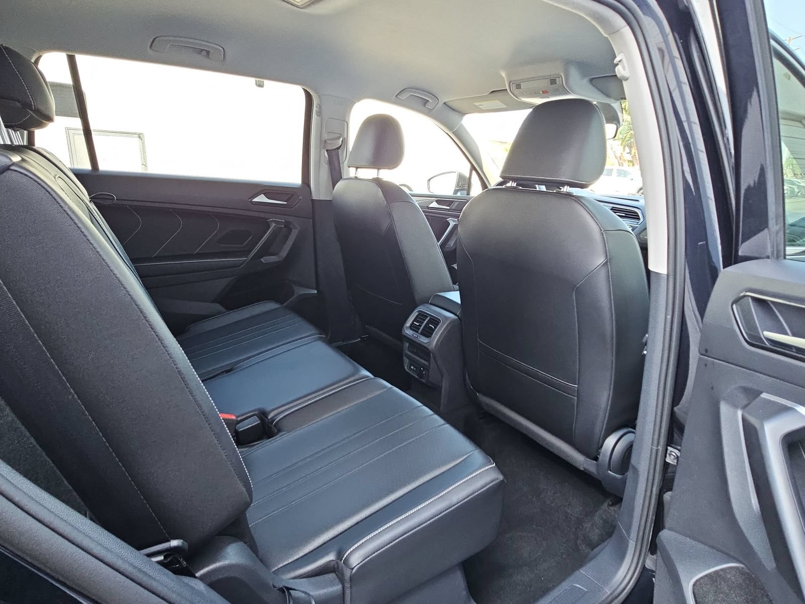Certified 2024 Volkswagen Tiguan SE FWD image 11