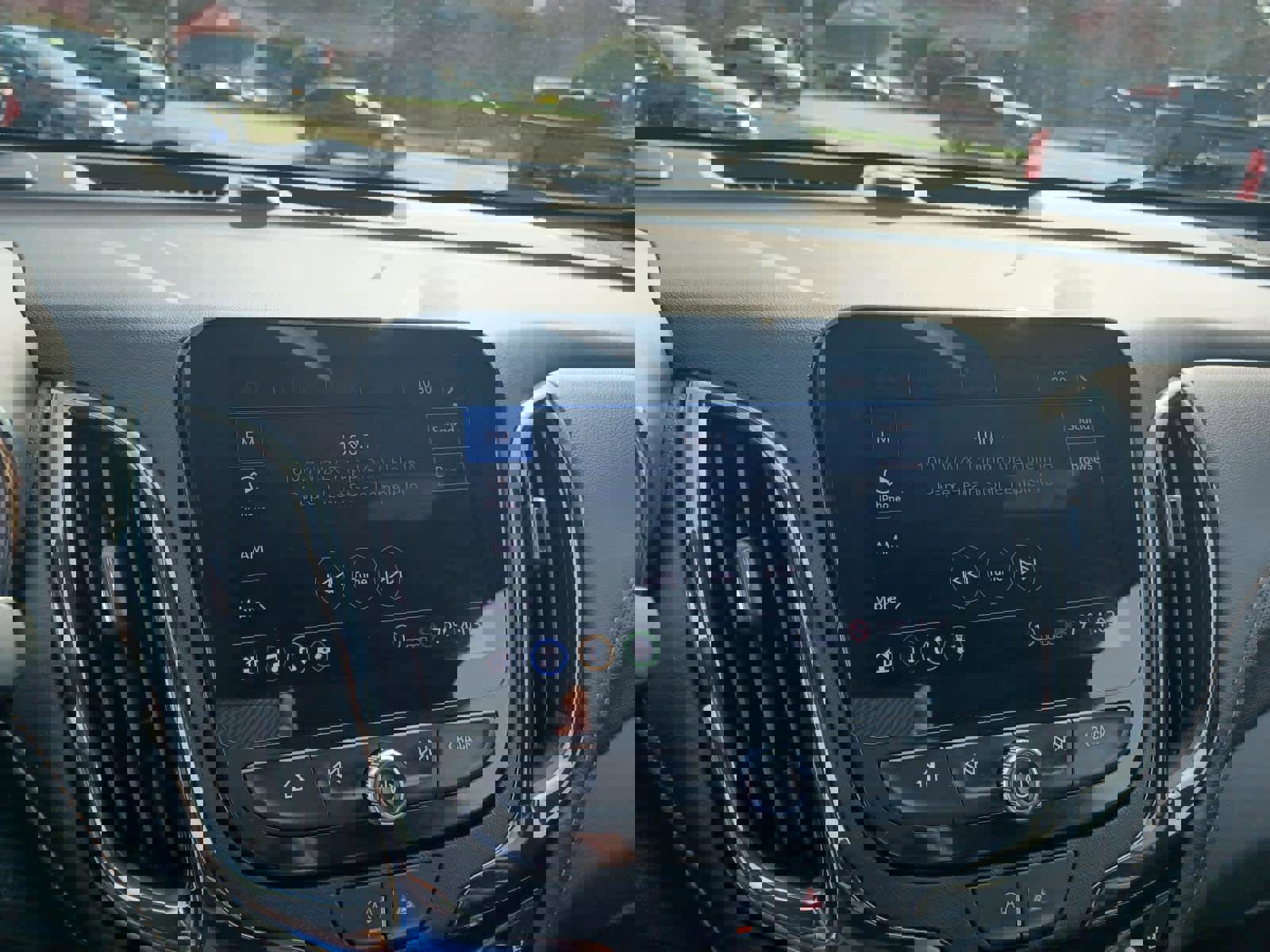 Used 2023 Chevrolet Equinox Premier image 11