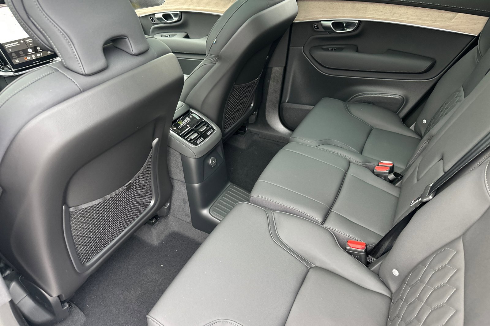 New 2026 Volvo XC90 T8 Plus w/ Protection Package AWD/4WD image 10