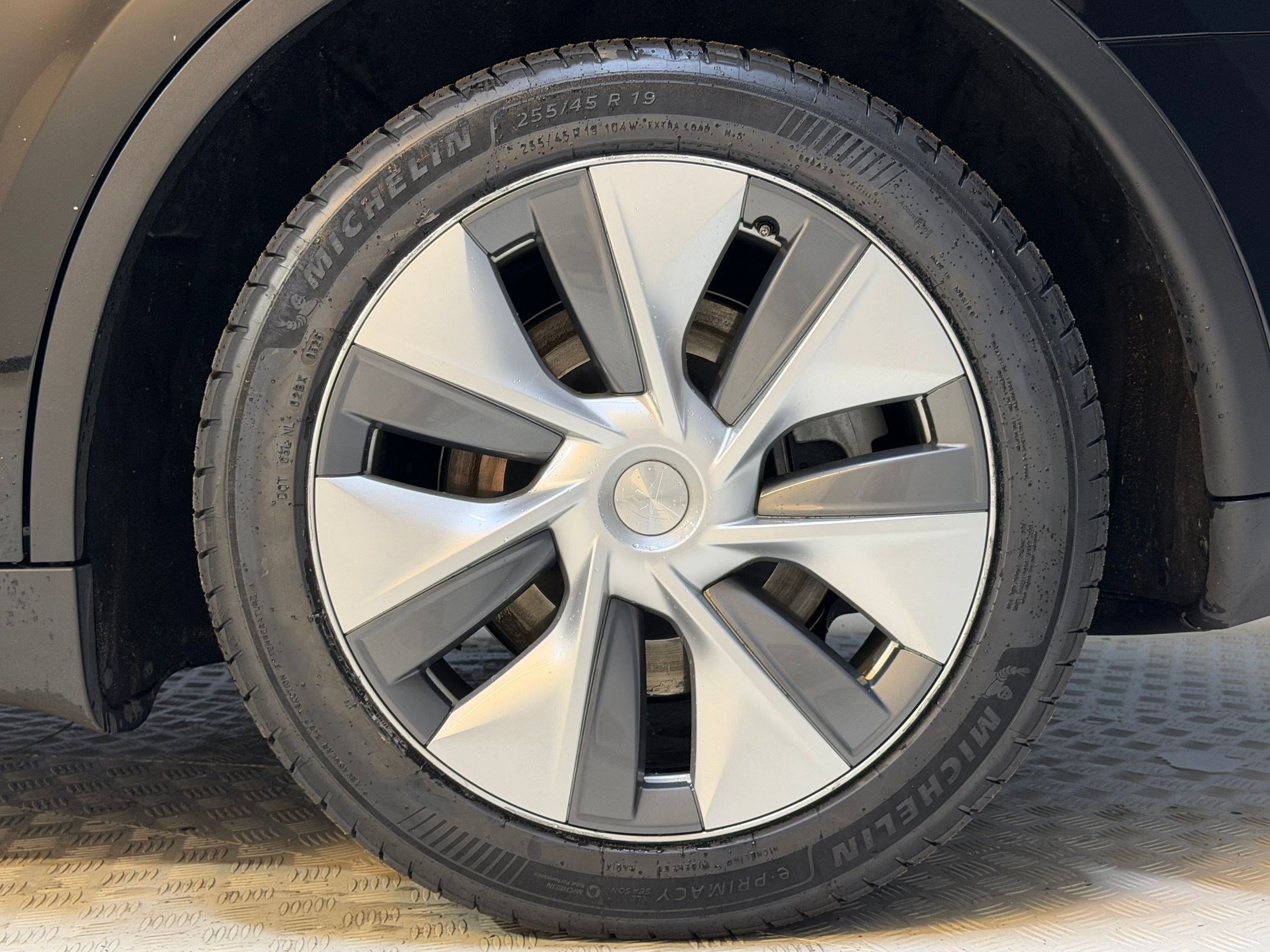 Used 2023 Tesla Model Y Long Range image 12