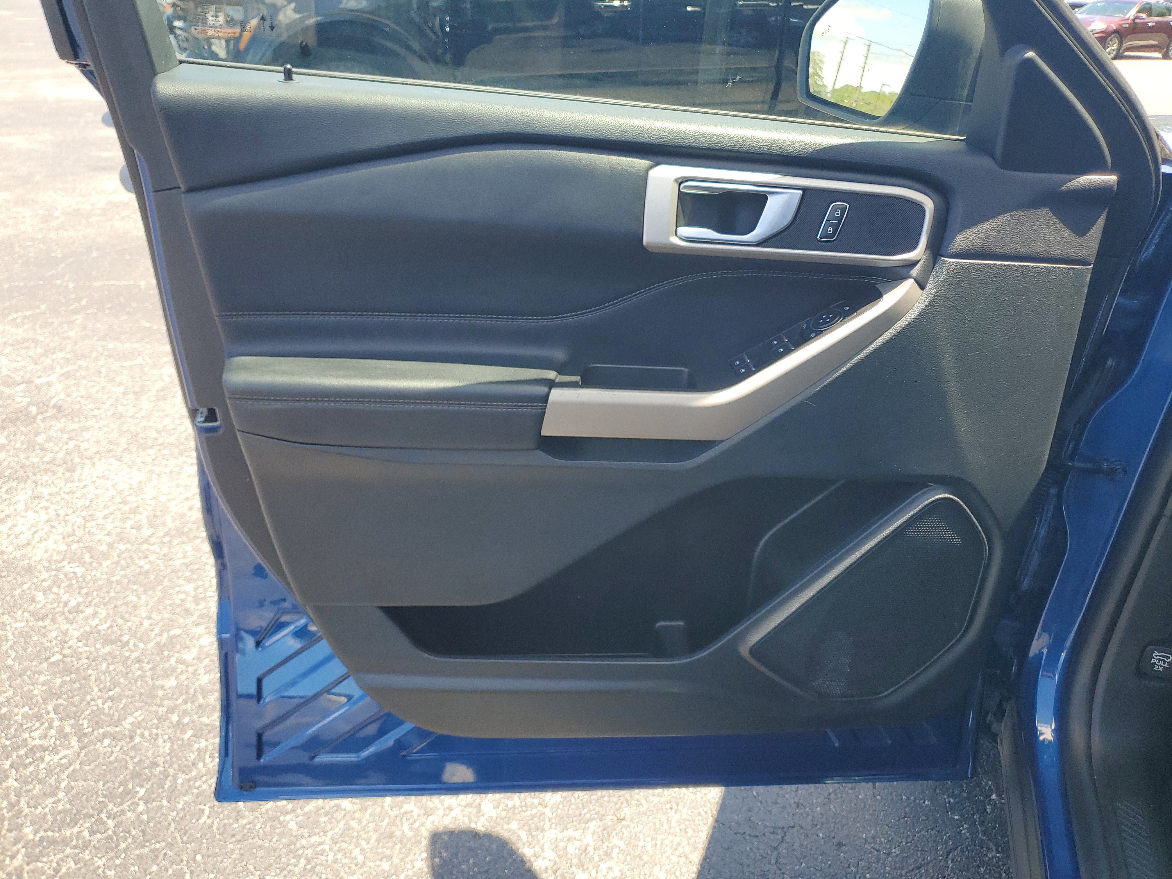 Used 2023 Ford Explorer XLT w/ Equipment Group 202A RWD image 16