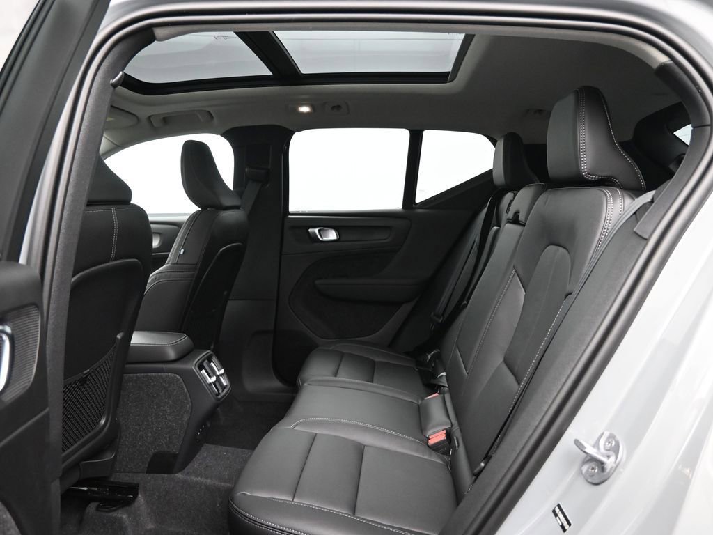 New 2025 Volvo XC40 B5 Ultra w/ Climate Package image 27