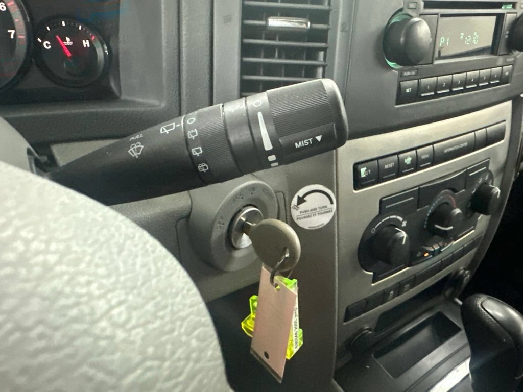 Used 2005 Jeep Grand Cherokee Laredo AWD/4WD image 41