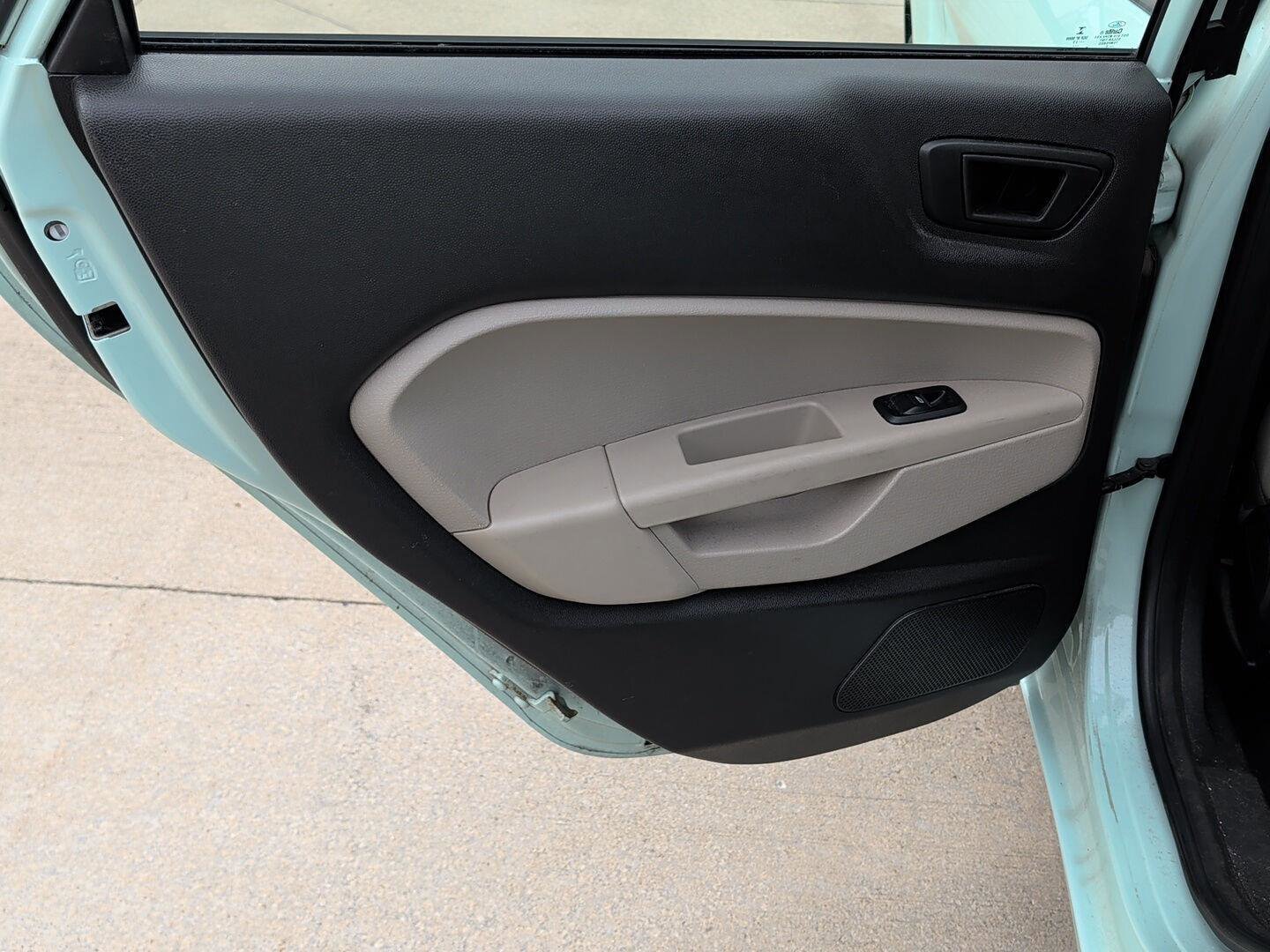 Used 2017 Ford Fiesta SE image 21