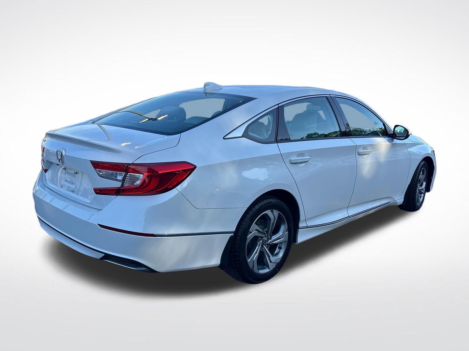 Certified 2018 Honda Accord EX-L image 4