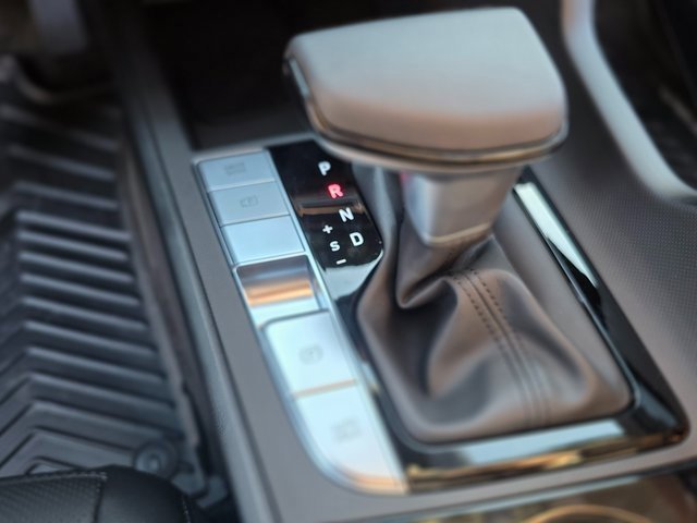 New 2025 Hyundai Elantra Limited image 27