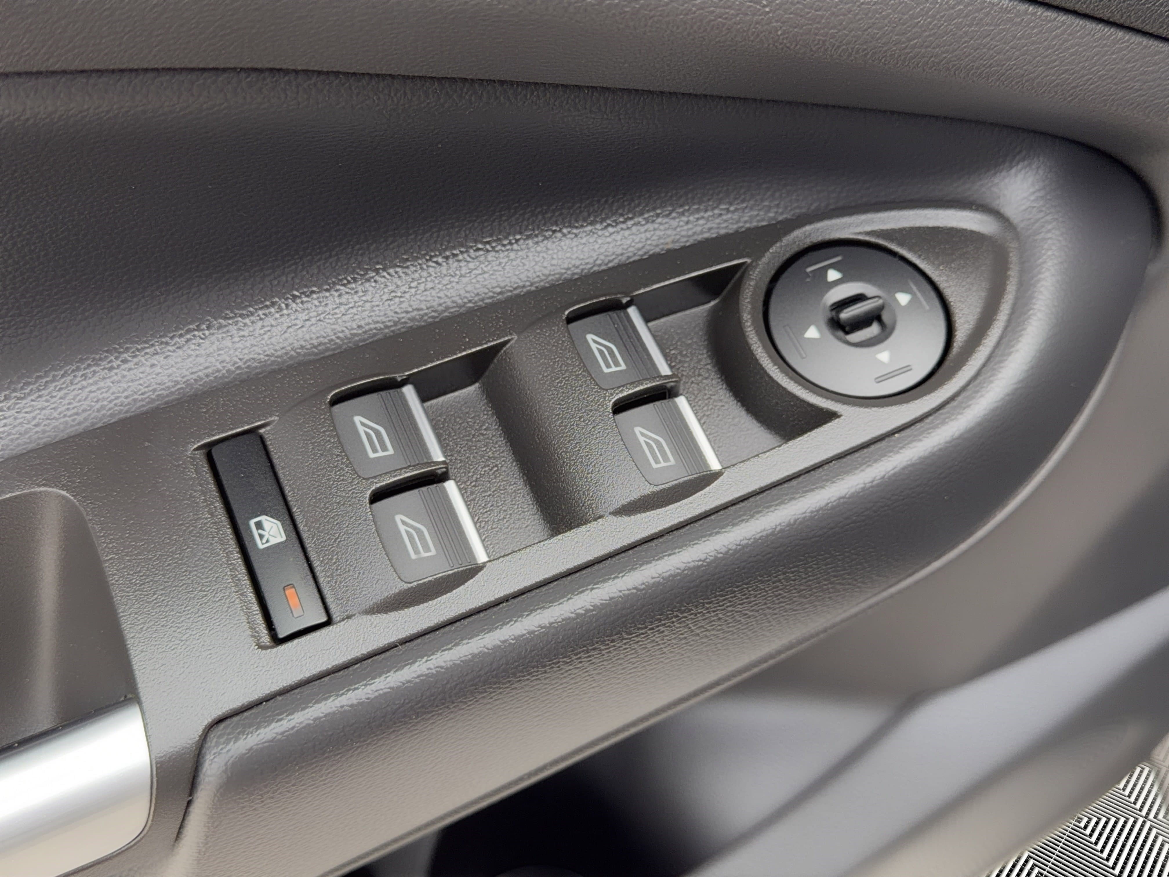 Used 2019 Ford Escape SE FWD image 15