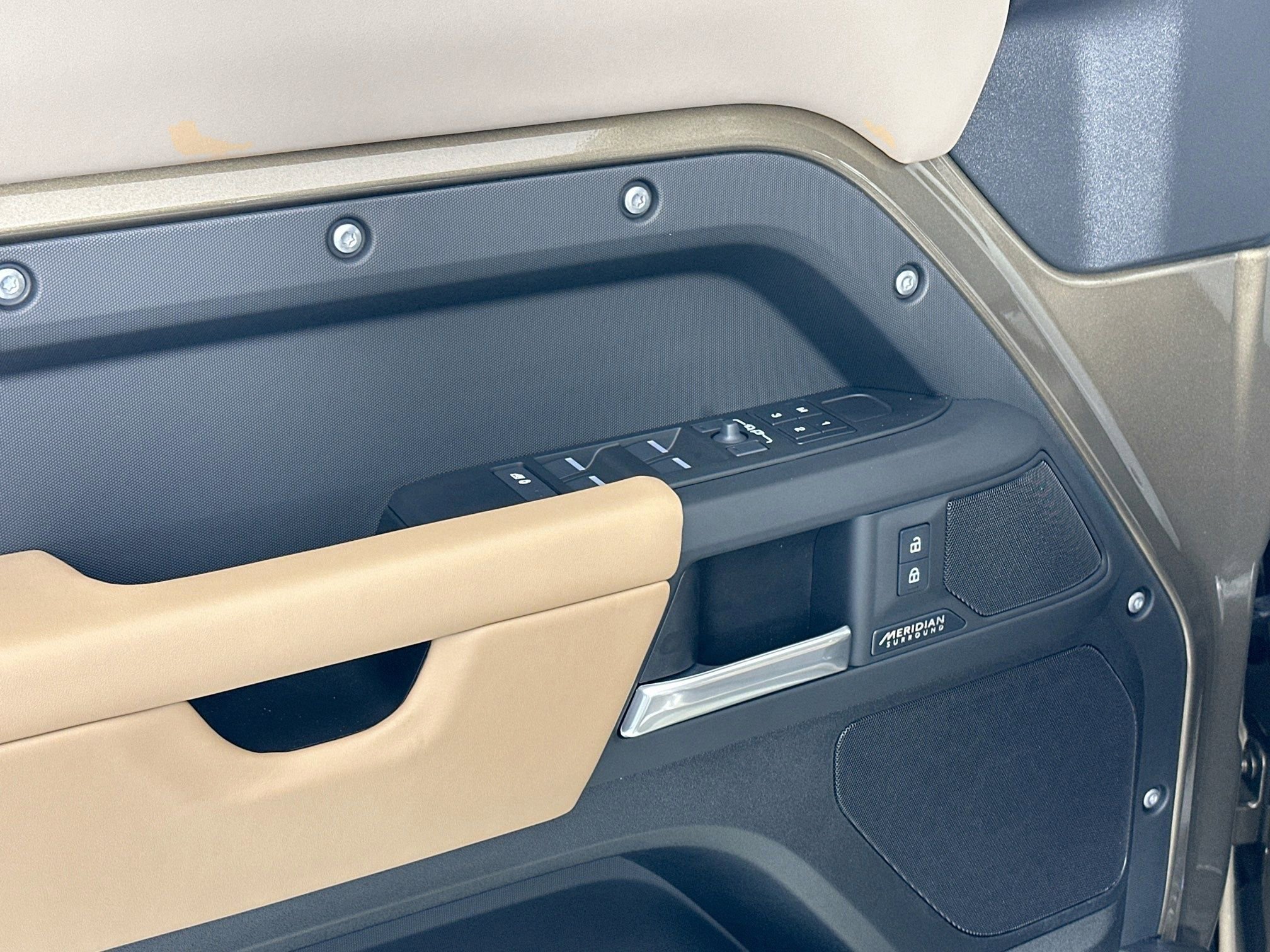 Used 2026 Land Rover Defender 110 X-Dynamic SE image 15