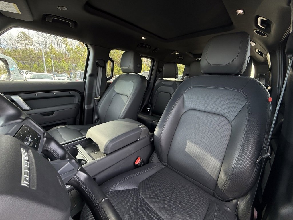 Used 2024 Land Rover Defender 130 X-Dynamic SE image 22