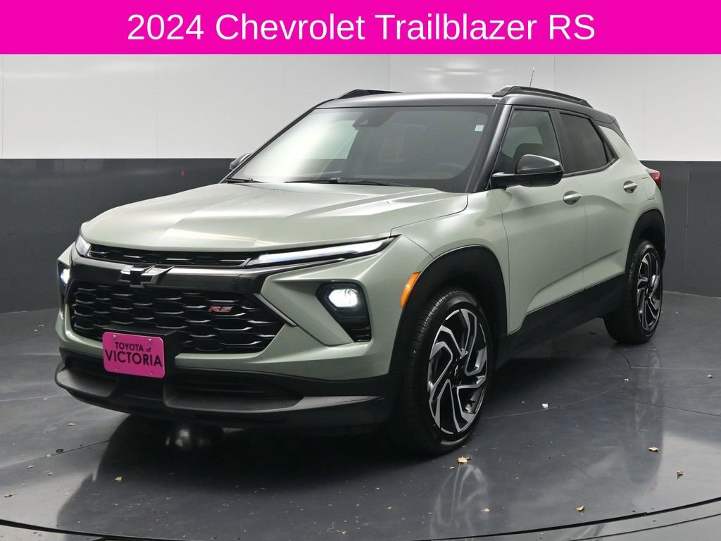 Used 2024 Chevrolet TrailBlazer RS w/ Driver Confidence Package image 2