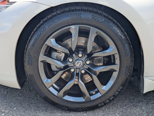 Used 2019 Nissan 370Z Coupe w/ Z34 Heritage Edition - White RWD image 22