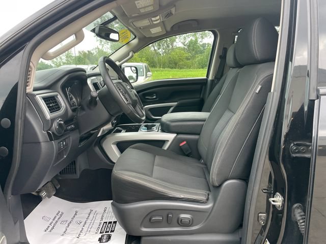 Used 2018 Nissan Titan SV w/ SV Convenience Package AWD/4WD image 19