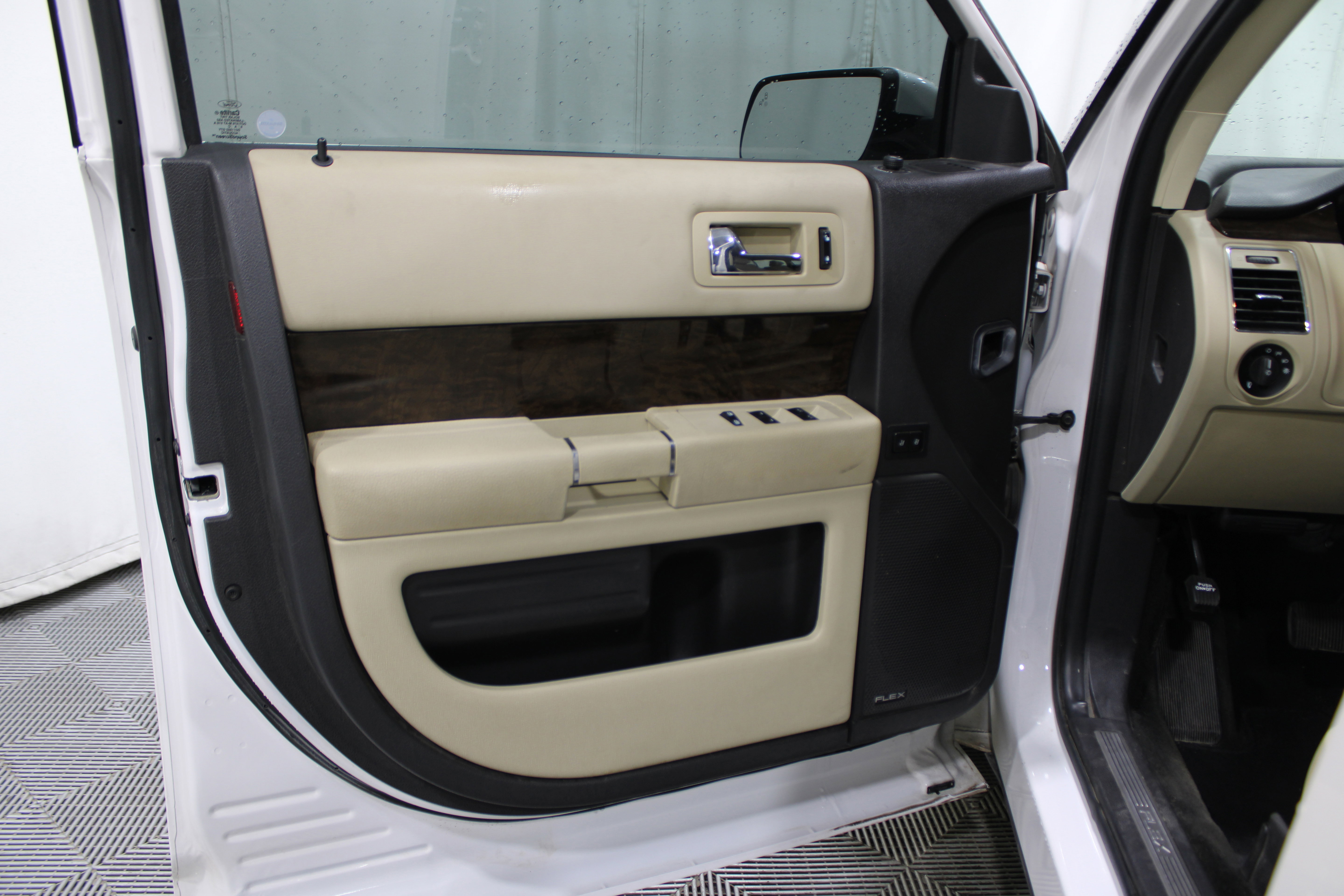 Used 2016 Ford Flex Limited w/ Equipment Group 301A image 6