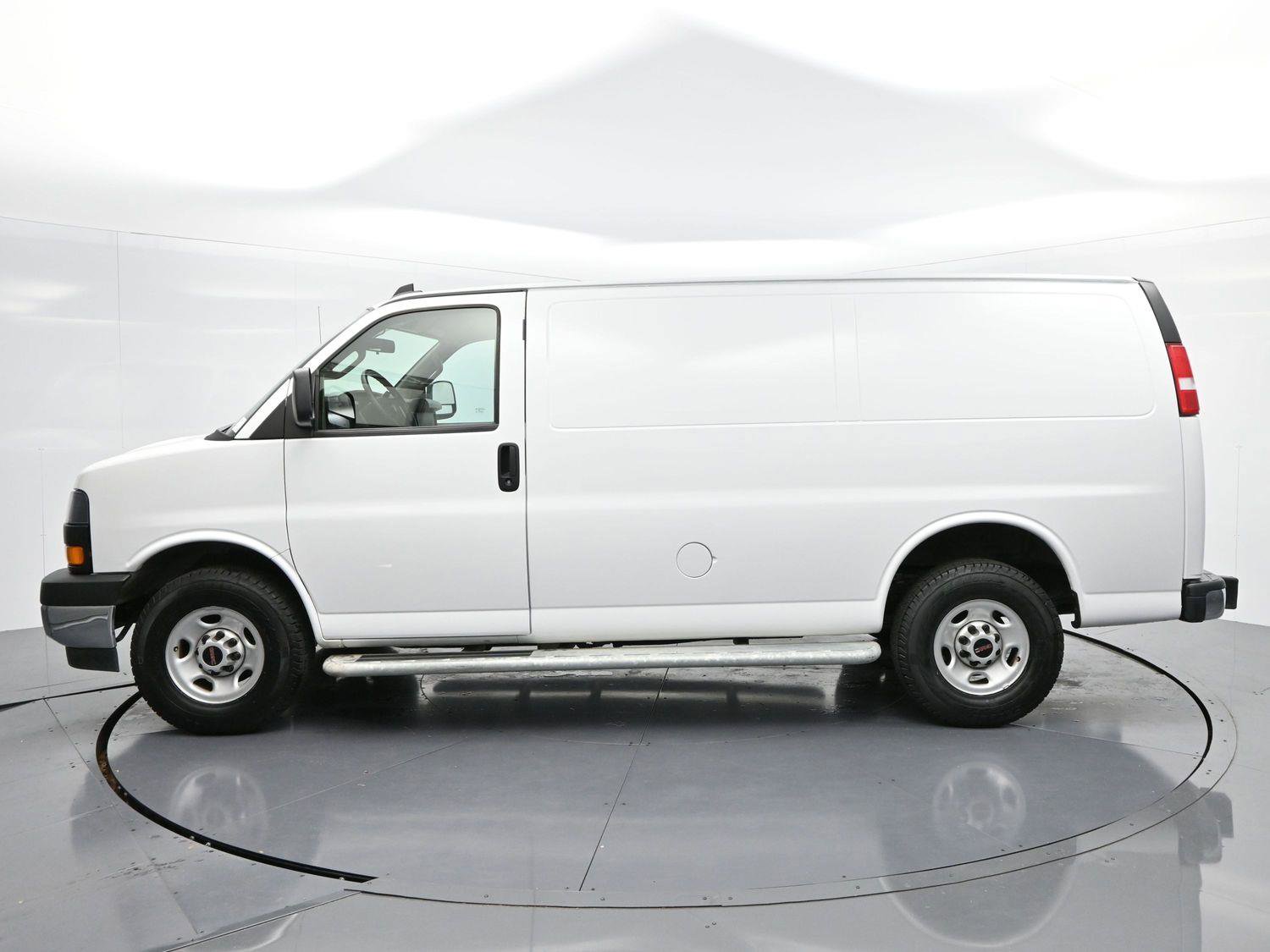 Used 2024 GMC Savana 2500 w/ Driver Convenience Package image 4
