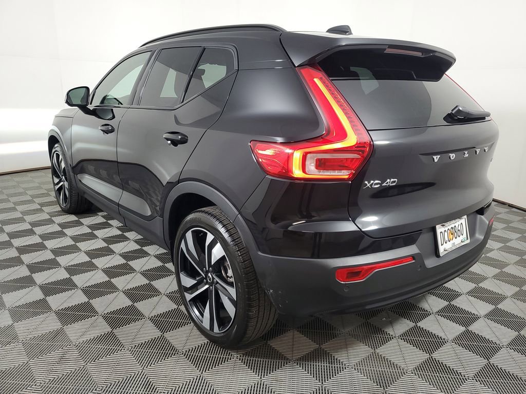 Certified 2025 Volvo XC40 B5 Plus image 6