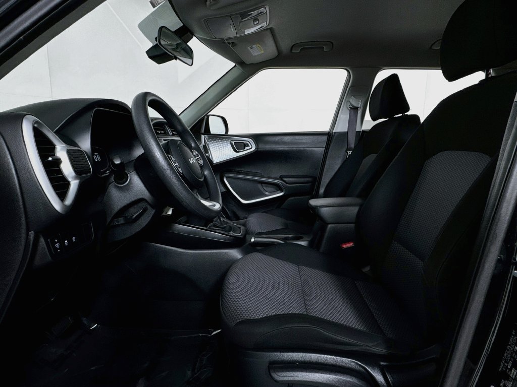 Used 2023 Kia Soul LX w/ LX Technology Package FWD image 11