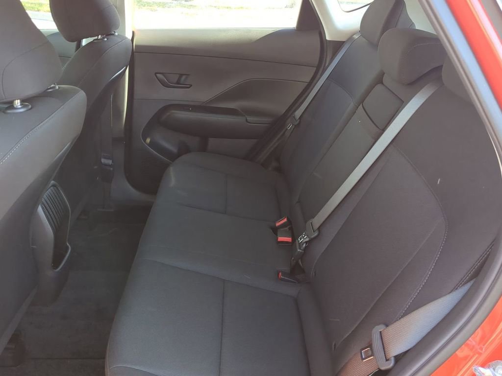Used 2025 Hyundai Kona SE image 14