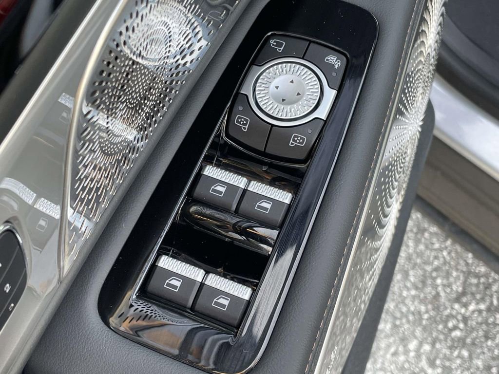 Used 2025 Lincoln Nautilus Reserve image 6