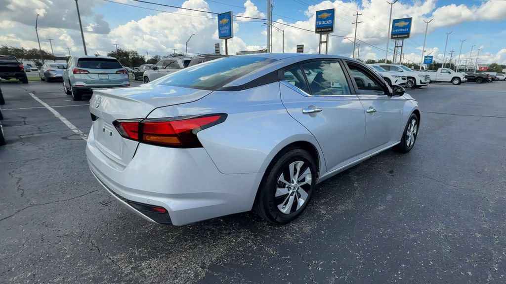 Used 2024 Nissan Altima 2.5 S FWD image 8