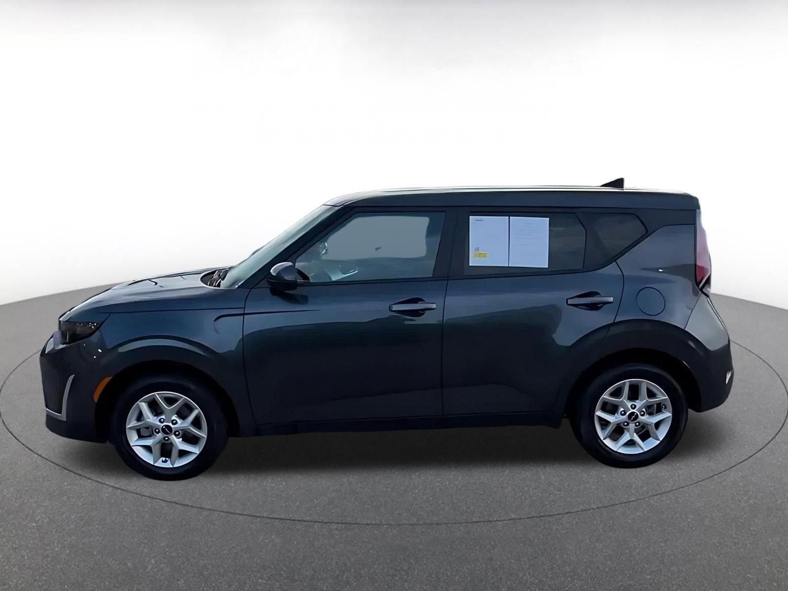 Used 2025 Kia Soul LX w/ Option Group 015 image 9