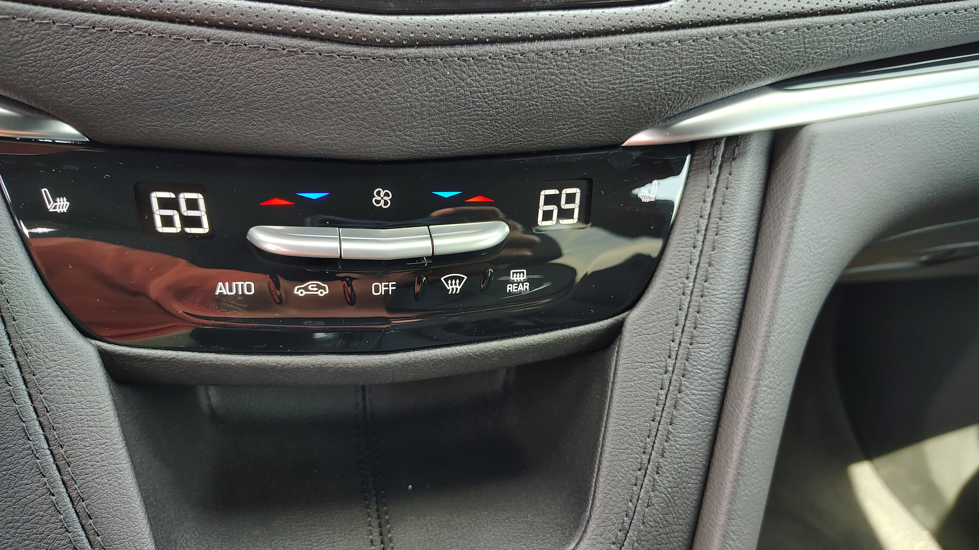 New 2025 Cadillac XT6 Luxury w/ LPO, Premium Carpet Package image 27