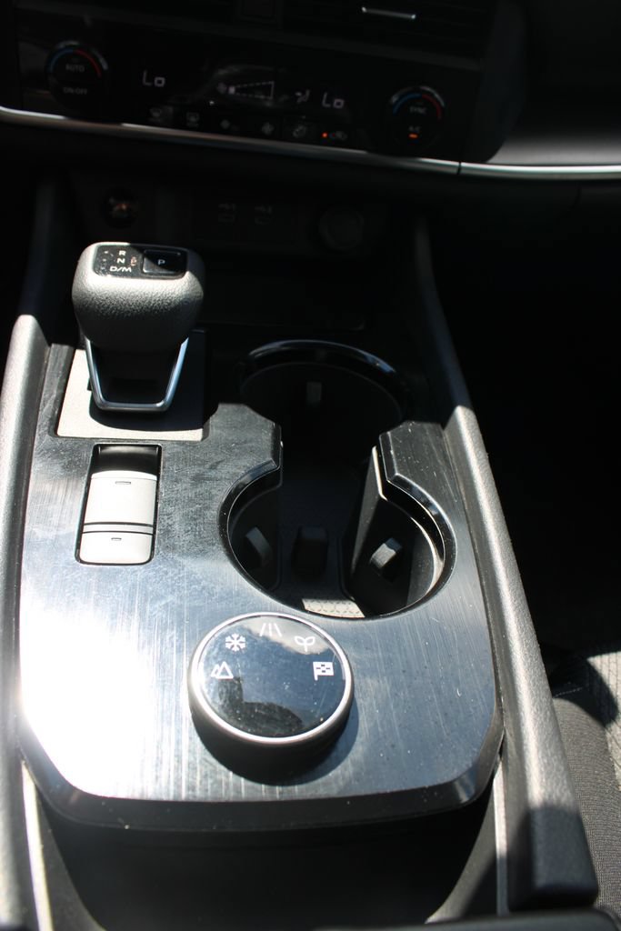 Used 2024 Nissan Rogue SV AWD/4WD image 44