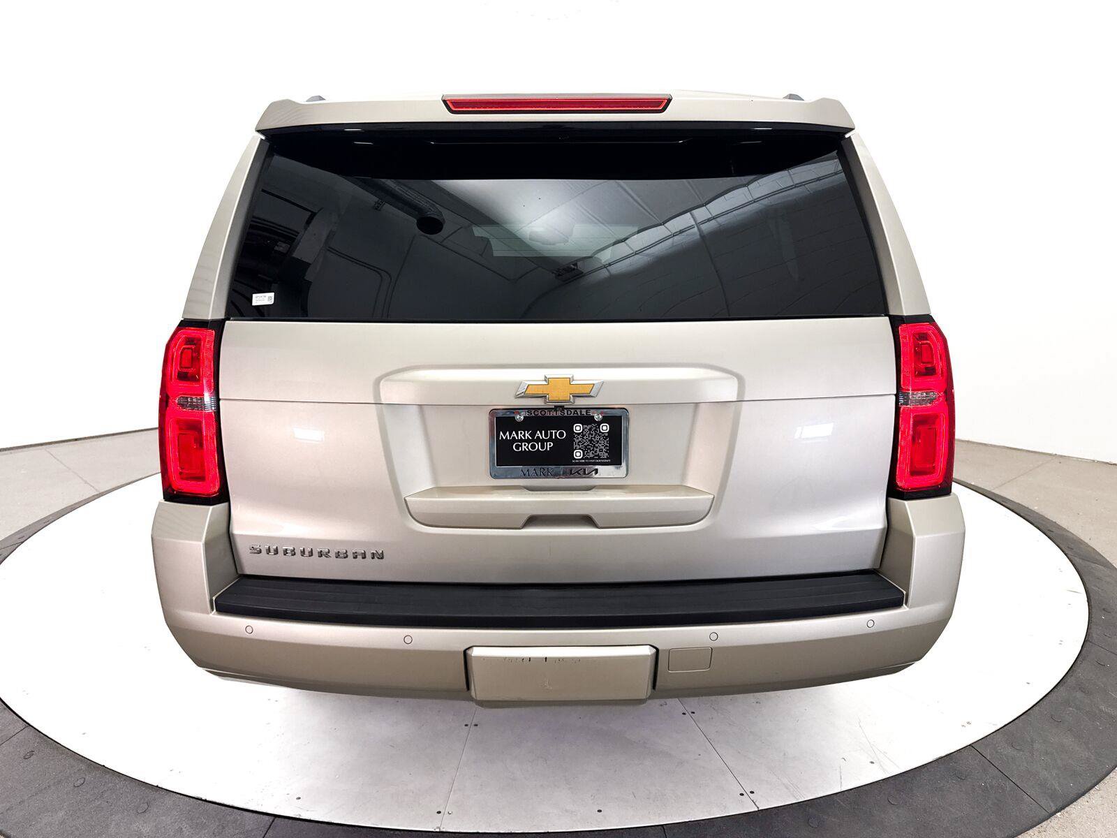Used 2015 Chevrolet Suburban LT w/ Luxury Package RWD image 13