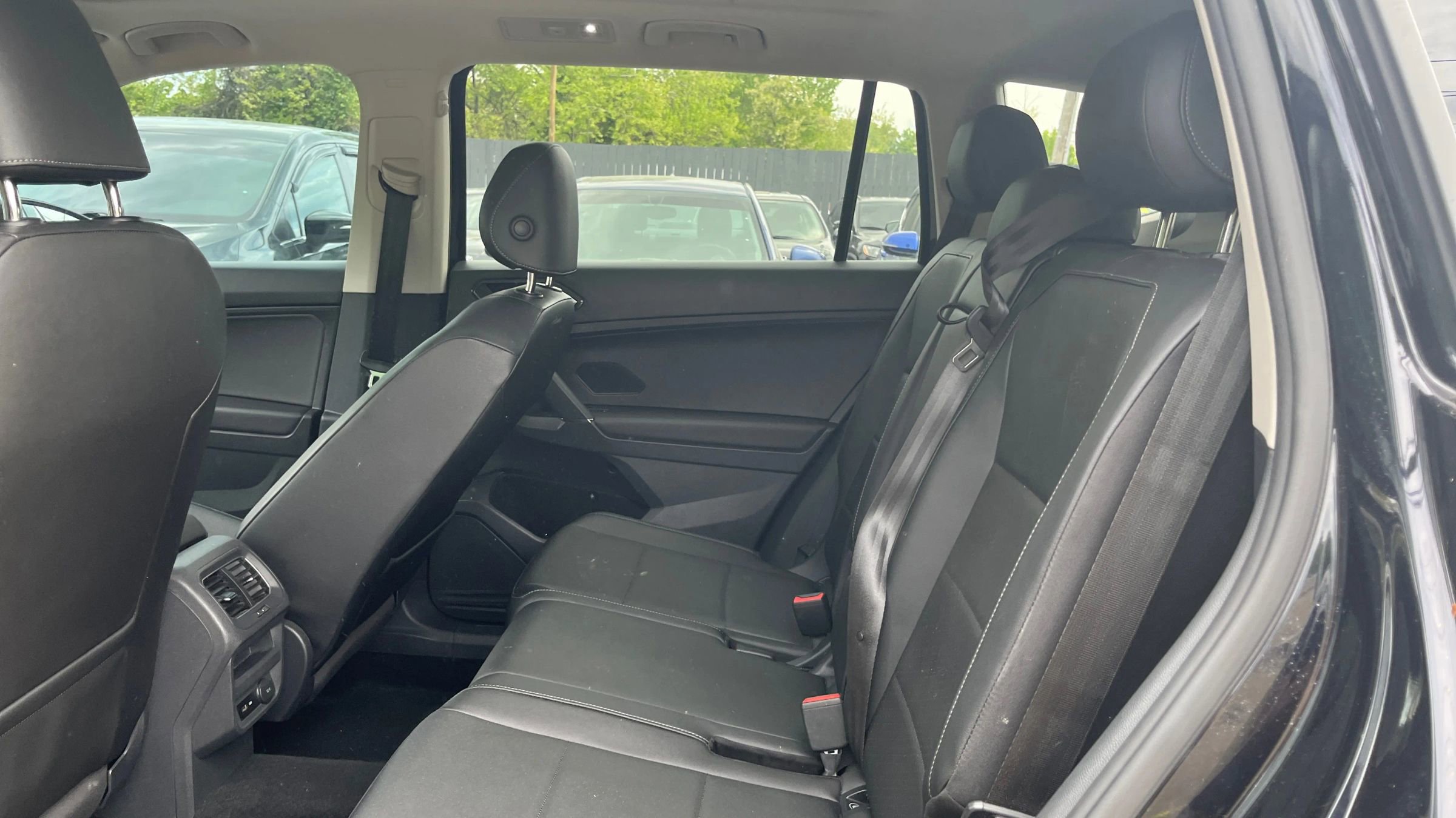 Used 2018 Volkswagen Tiguan SE w/ Panoramic Sunroof Package AWD/4WD image 10