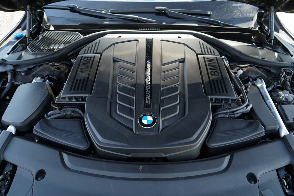 Used 2019 BMW M760i xDrive w/ Luxury Rear Seating Package AWD/4WD image 16