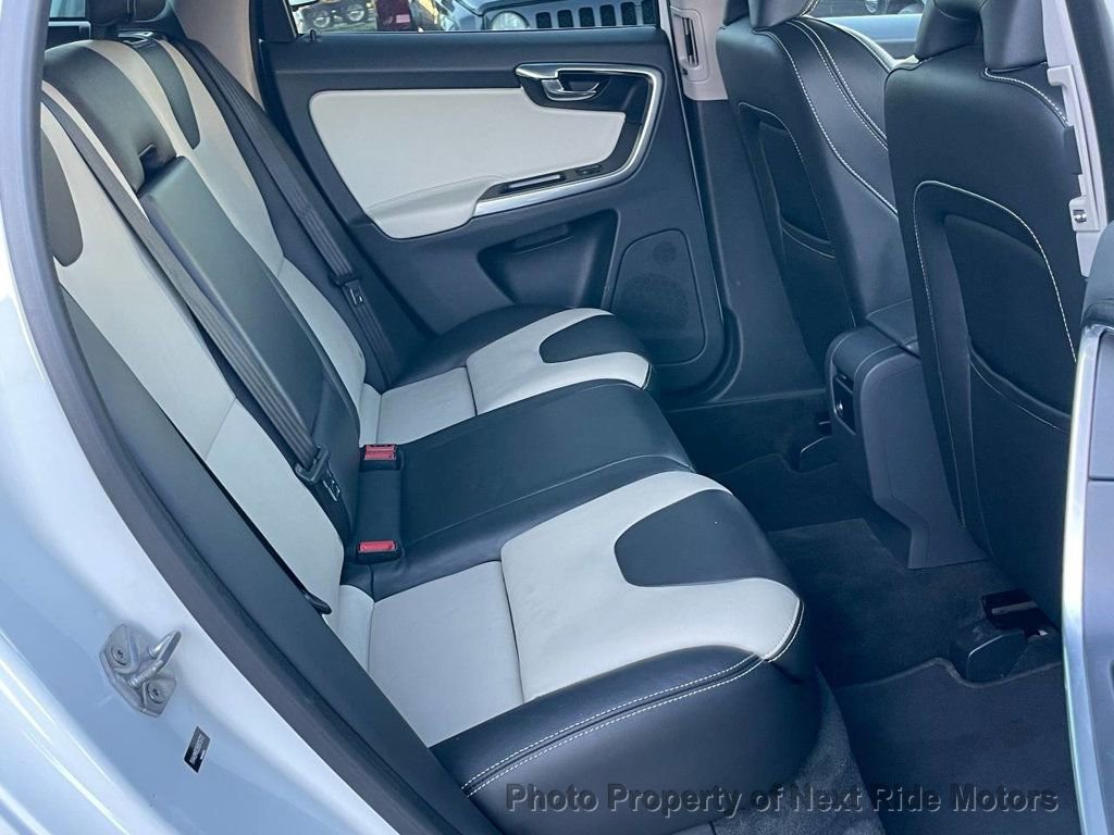 Used 2017 Volvo XC60 T6 Dynamic w/ Preferred Option Package image 10