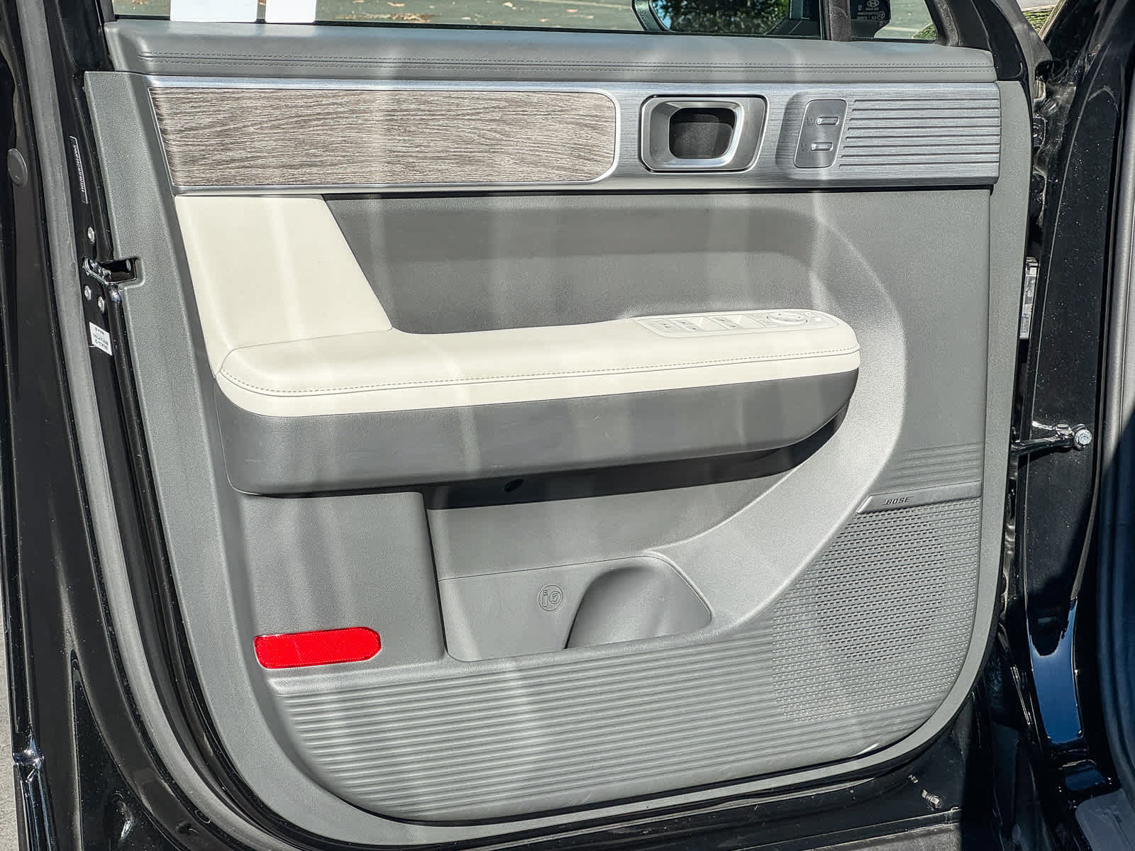Used 2025 Hyundai Santa Fe Limited FWD image 18