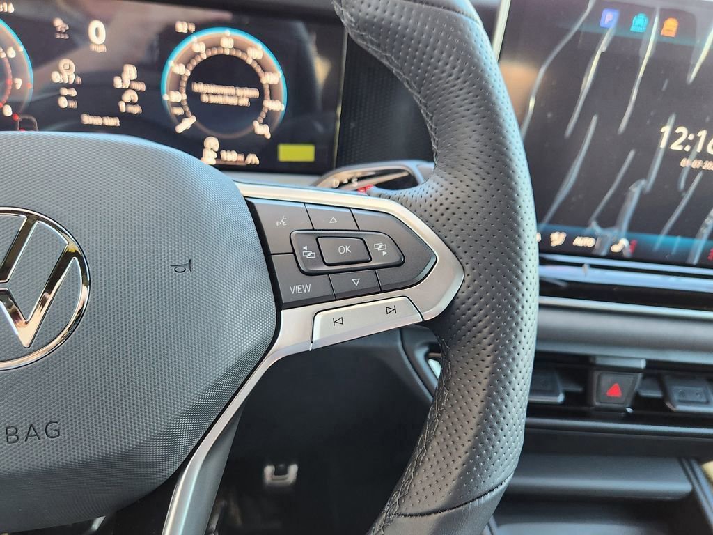 New 2026 Volkswagen Tiguan SE R-Line image 18