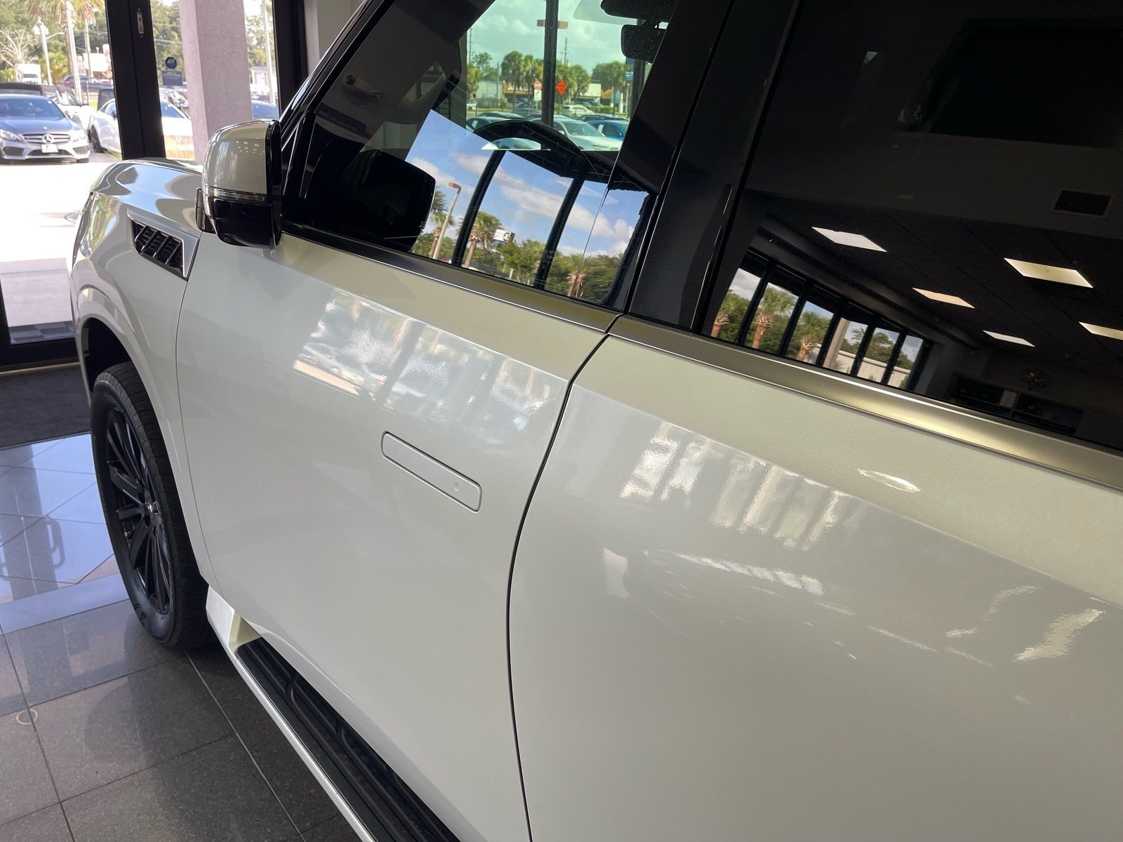 Used 2025 INFINITI QX80 Sensory AWD/4WD image 13