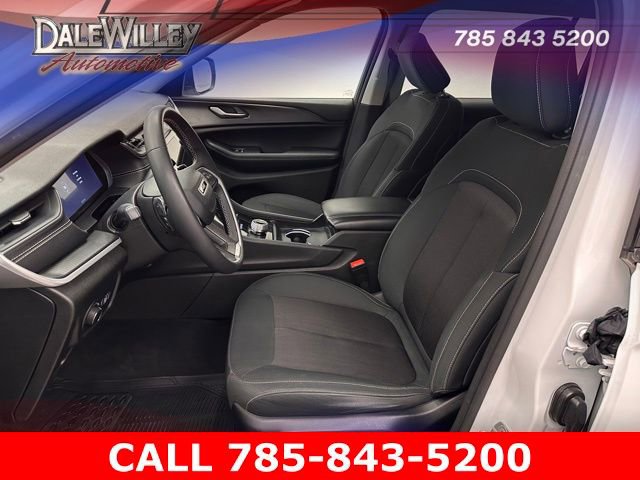 Used 2024 Jeep Grand Cherokee L Laredo image 16