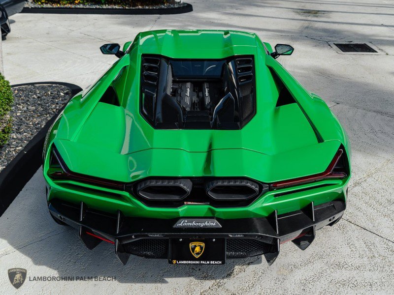 Used 2024 Lamborghini Revuelto image 4
