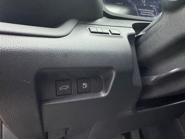 Used 2025 Toyota Crown Signia w/ Advanced Technology Package image 25