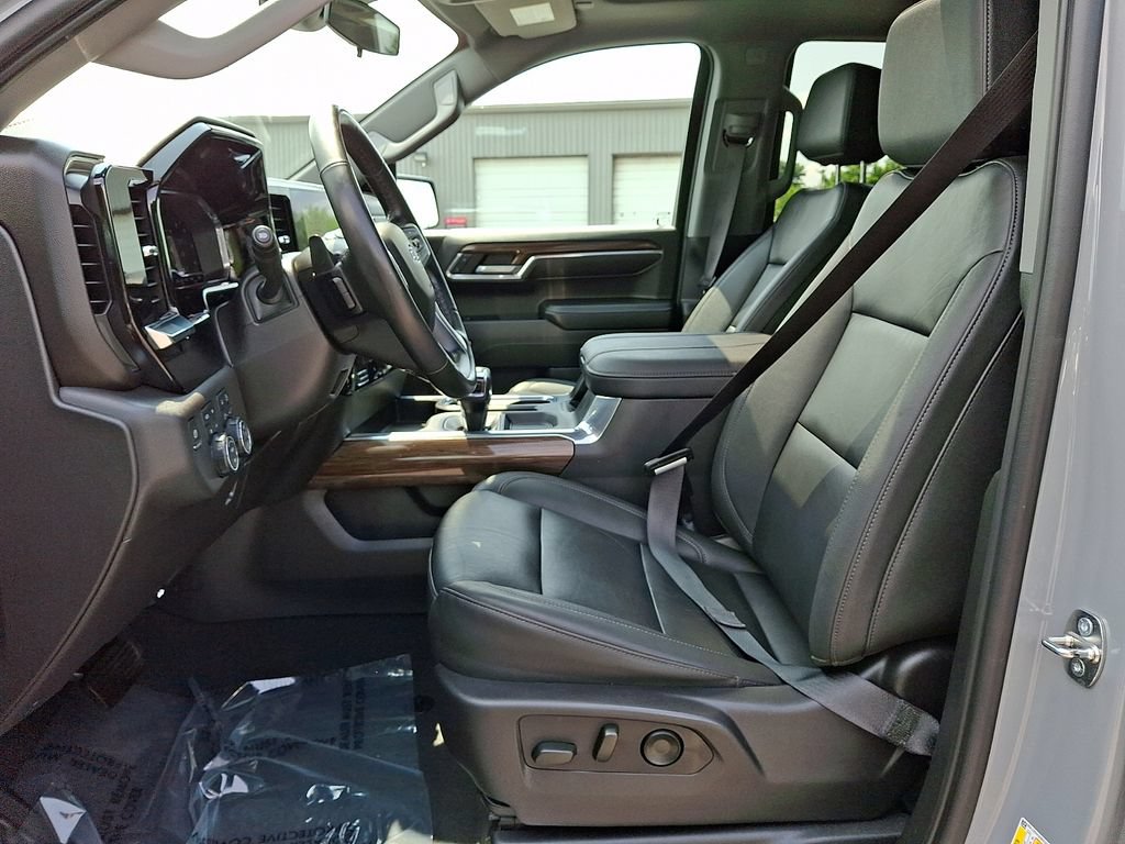 Used 2024 Chevrolet Silverado 1500 LT Trail Boss w/ LT Trail Boss Premium Package AWD/4WD image 13